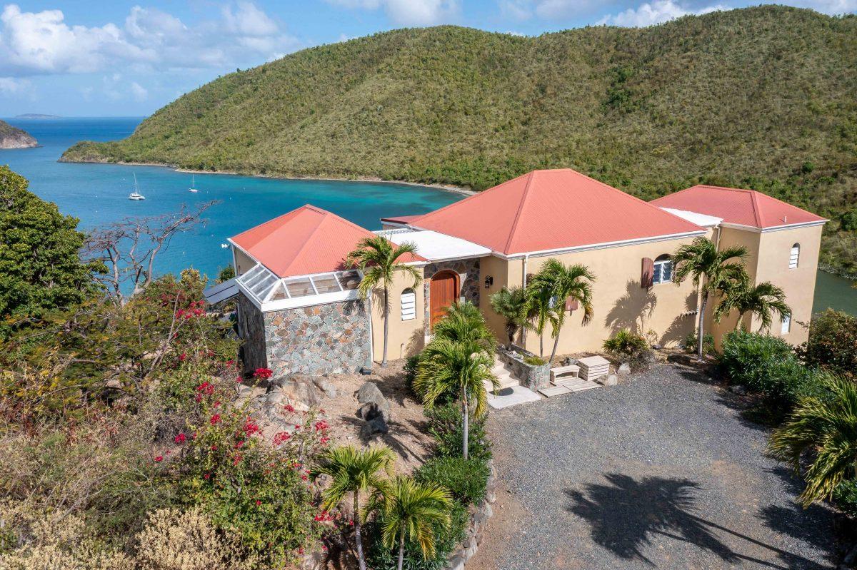 Sunnyledge hilltop villa above Francis Beach